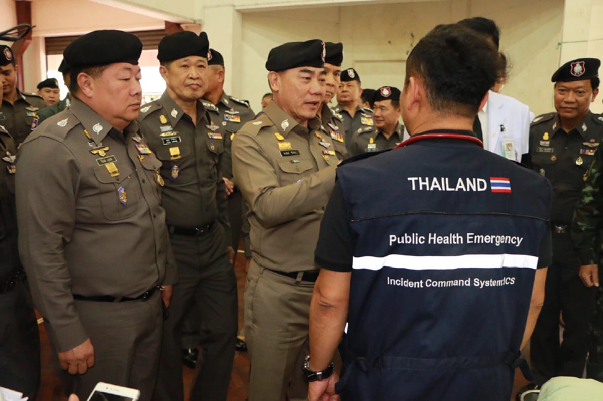 ประมวลภาพ ผบ.ตร. พร้อมคณะ ลงพื้นที่ตรวจน้ำท่วมสกลนครเช้านี้ จัดหน่วยแพทย์เคลื่อนที่ให้ประชาชนด่วน !! (ภาพชุด)
