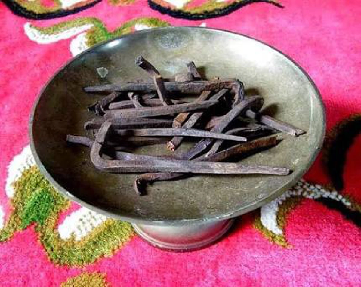 มนต์ดำเขมร สิ่งลี้ลับที่จับต้องไม่ได้ แต่ทำให้คนตายมานักต่อนัก ปัจจุบันยังมีหลงเหลือให้เห็น ในรูปแบบดังต่อไปนี้...