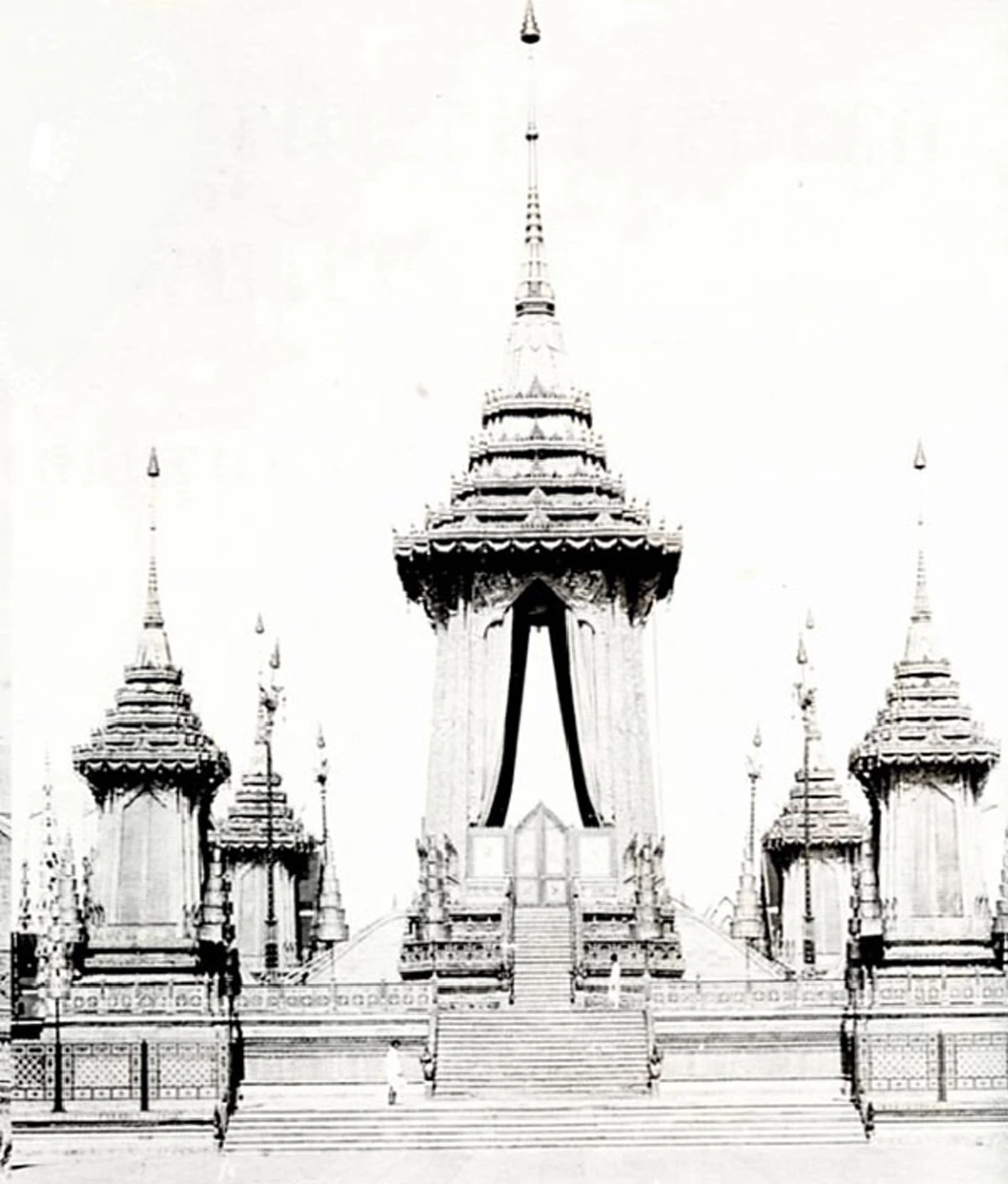 จารึกไว้ในก้นบึ้งแห่งจิตใจไปชั่วนิรันดร์!! พระเมรุมาศในงานพระราชพิธีพระราชทานเพลิงพระบรมศพ ตามขนบธรรมเนียมโบราณราชประเพณี