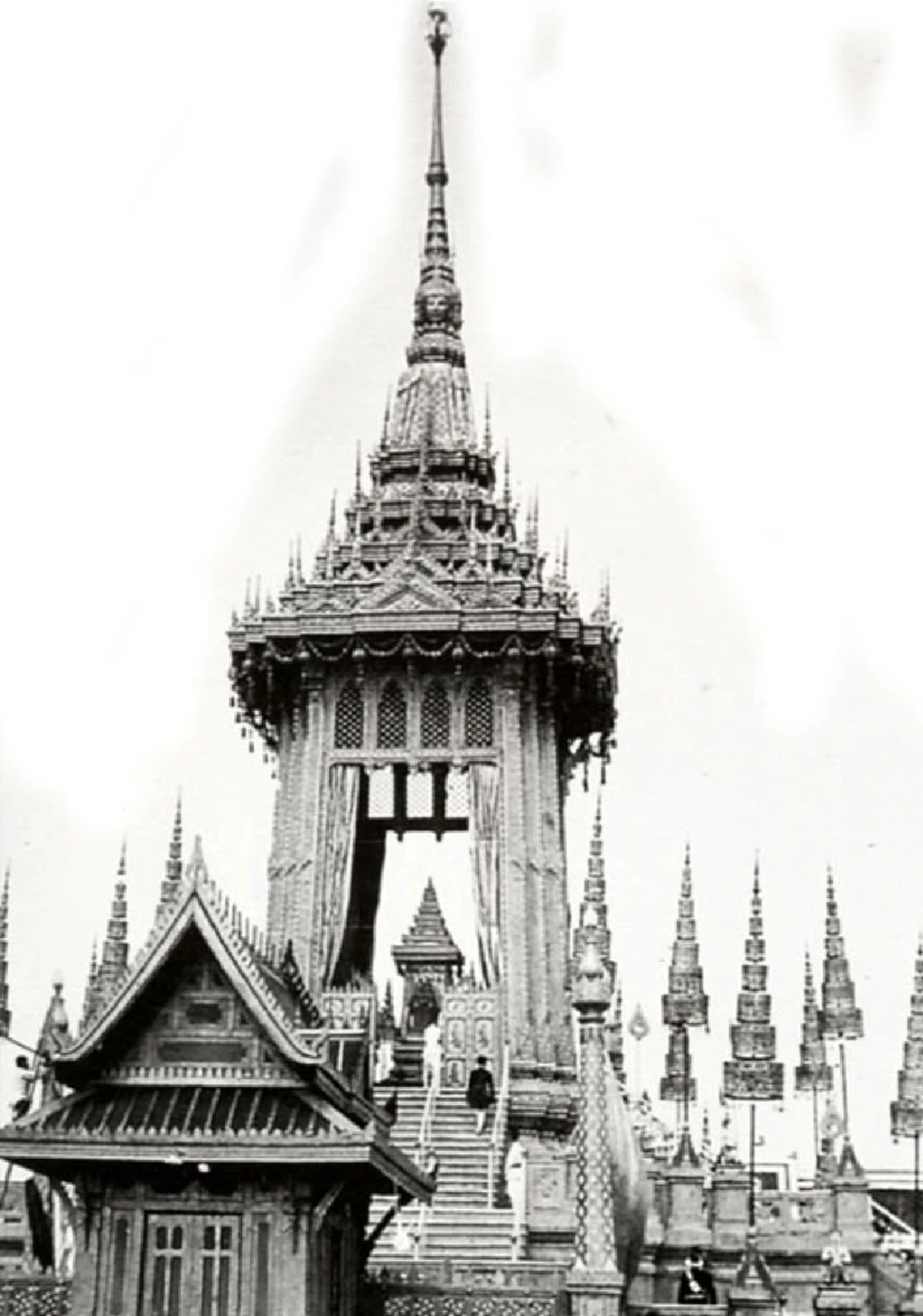 จารึกไว้ในก้นบึ้งแห่งจิตใจไปชั่วนิรันดร์!! พระเมรุมาศในงานพระราชพิธีพระราชทานเพลิงพระบรมศพ ตามขนบธรรมเนียมโบราณราชประเพณี