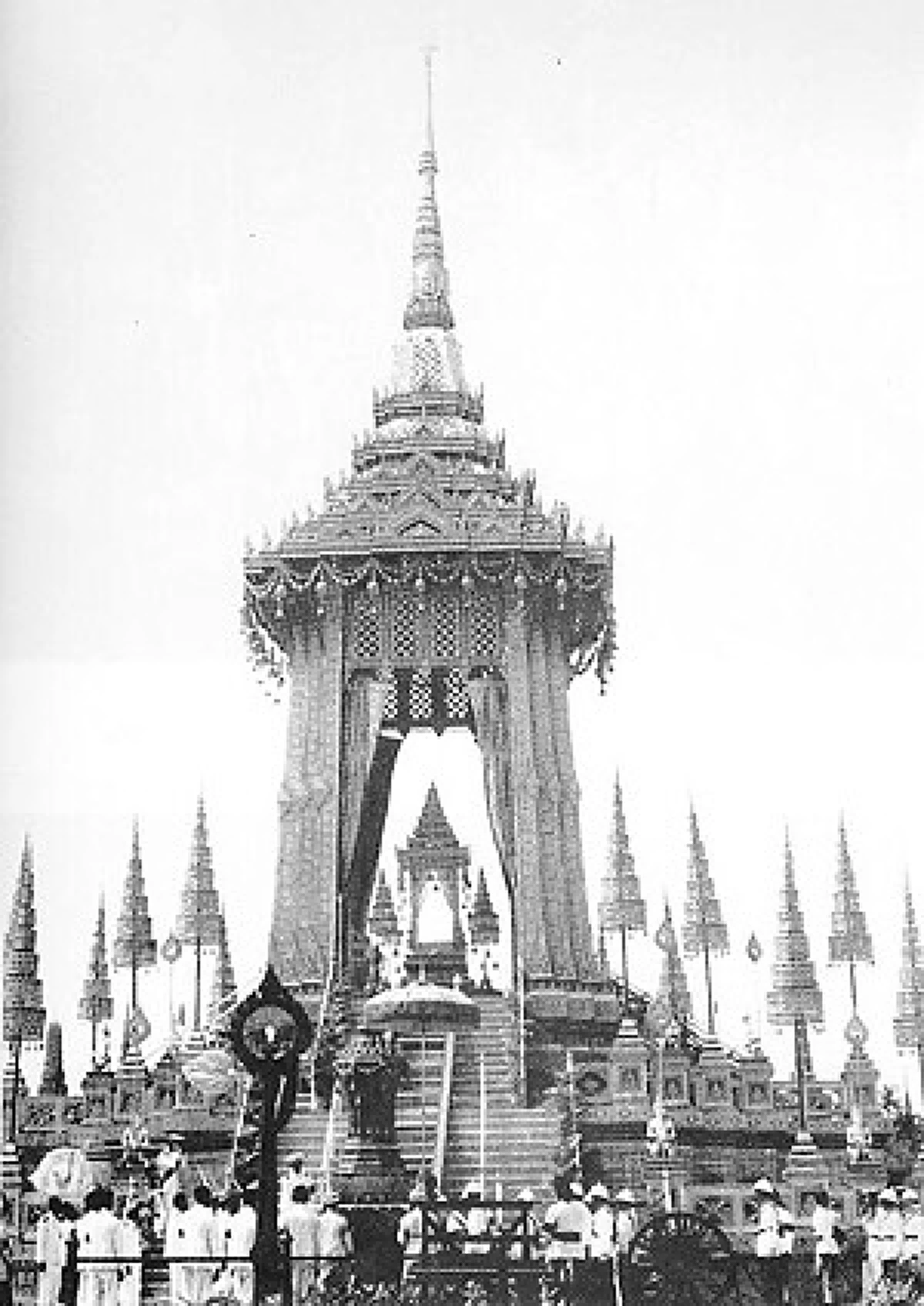 จารึกไว้ในก้นบึ้งแห่งจิตใจไปชั่วนิรันดร์!! พระเมรุมาศในงานพระราชพิธีพระราชทานเพลิงพระบรมศพ ตามขนบธรรมเนียมโบราณราชประเพณี