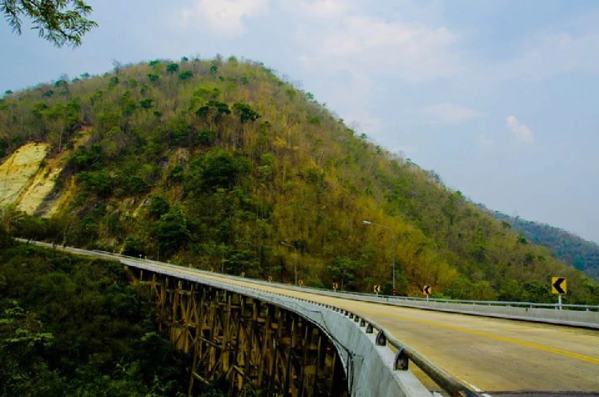 เปิดประวัติความอาถรรพ์ “สะพานห้วยตอง”เส้นทางสายมรณะ ที่เปิดใช้มากว่า 30 ปี