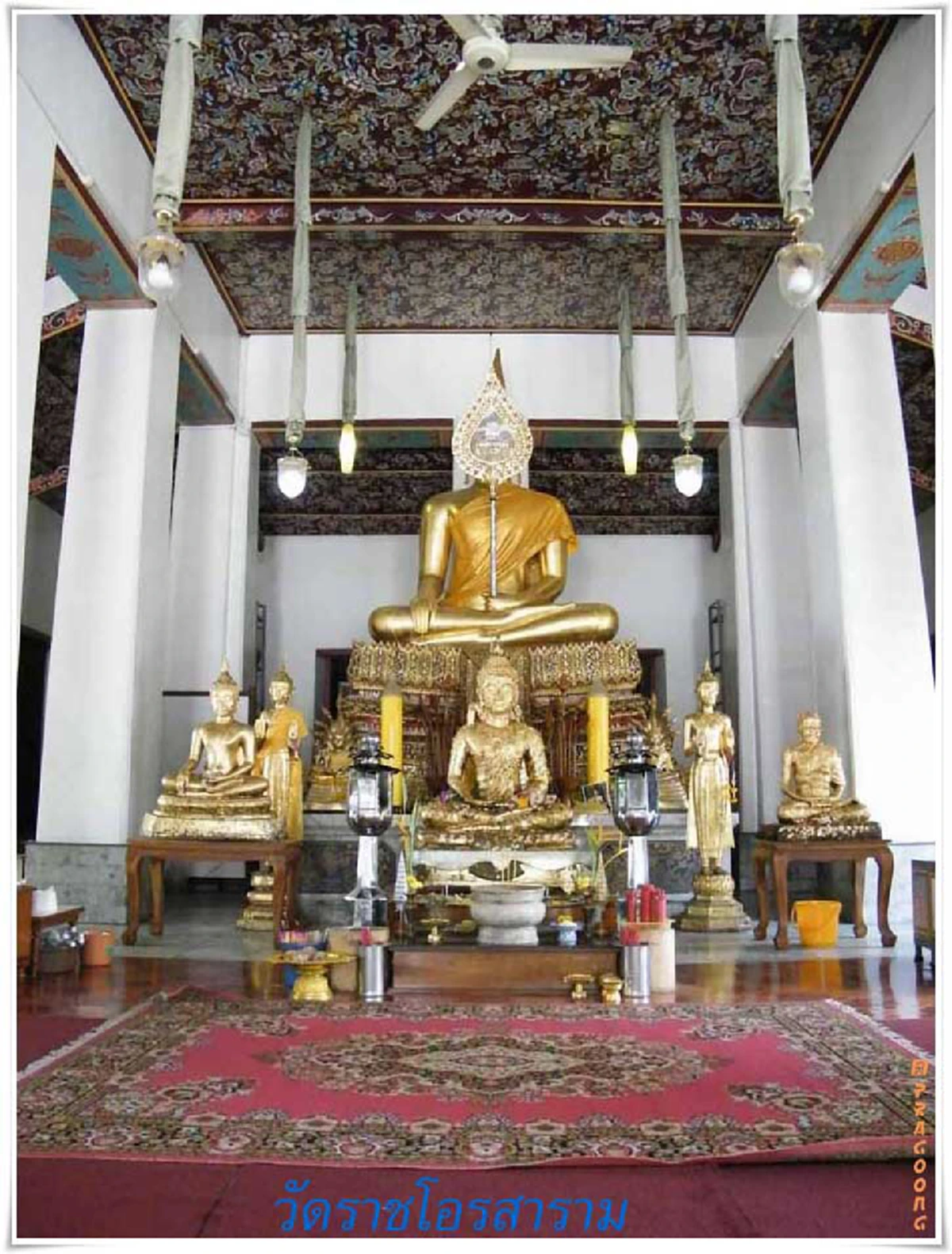 ทำไมพระจึงต้องใช้"ตาลปัตร"บังหน้าในการสวด? เฉลยแหล่งที่มาของคำว่า"ตาลปัตร"