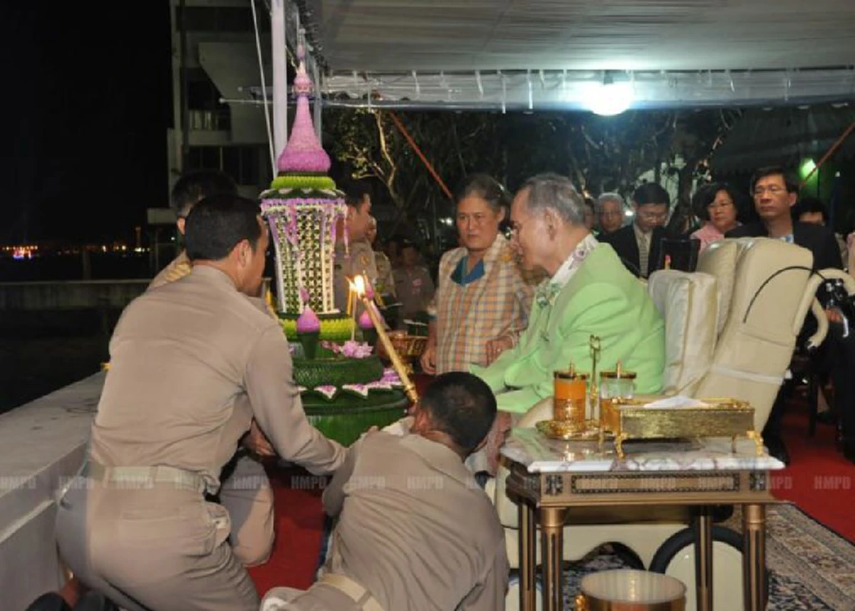 เผย "พระประทีป"(กระทง) สุดท้าย!...ที่ พระบาทสมเด็จพระปรมินทรมหาภูมิพล บรมนาถบพิตรทรงปล่อยลอยในลำนำ้เจ้าพระยาร่วมกับสมเด็จพระนางเจ้าฯพระบรมรา
