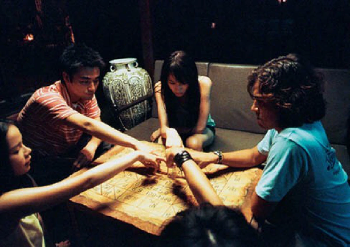 อาถรรพ์ลี้ลับ!!! มนุษย์สื่อสารกับวิญญาน"ผีถ้วยแก้ว"ได้จริงรึ? ...จิตไม่แข็งอย่าได้ริลอง