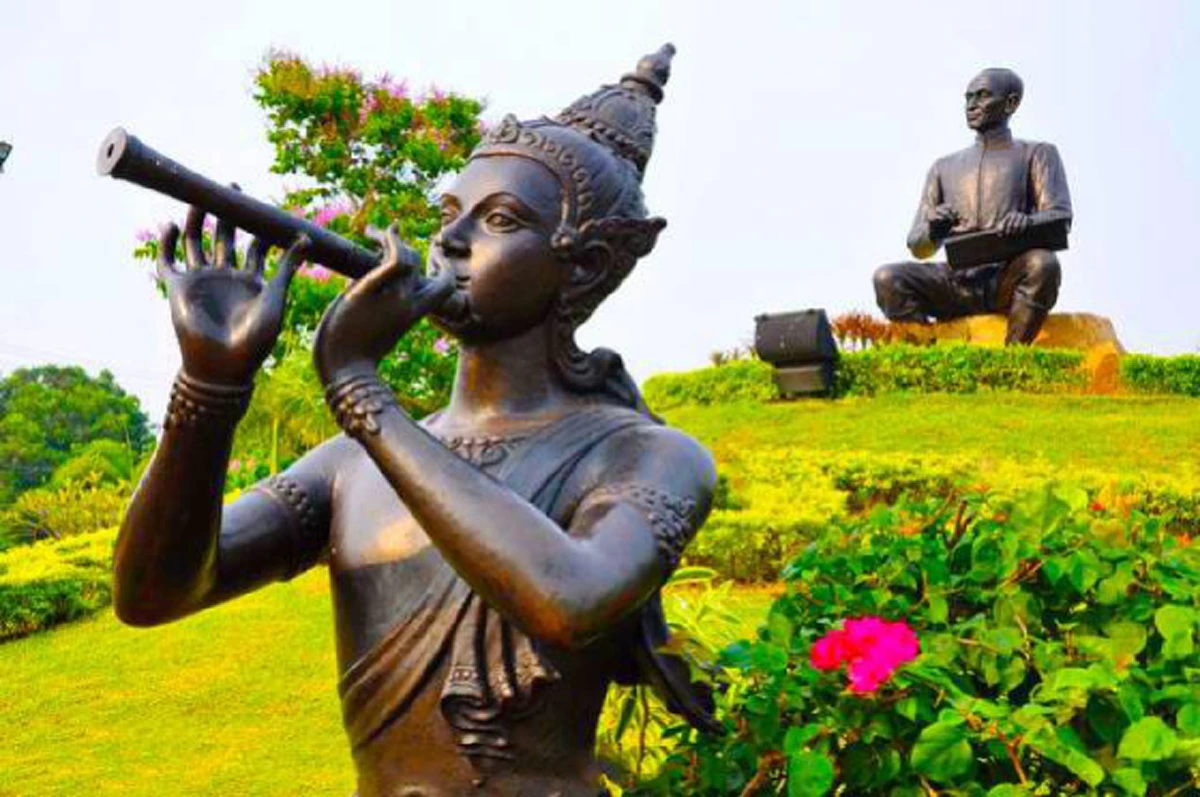 "ขอเป็นขัารองบาททุกชาติไป" คำคมสุดฮิต!!! ใครเป็นผู้คิดเขียน ...ด้วยจุดประสงค์ใด?