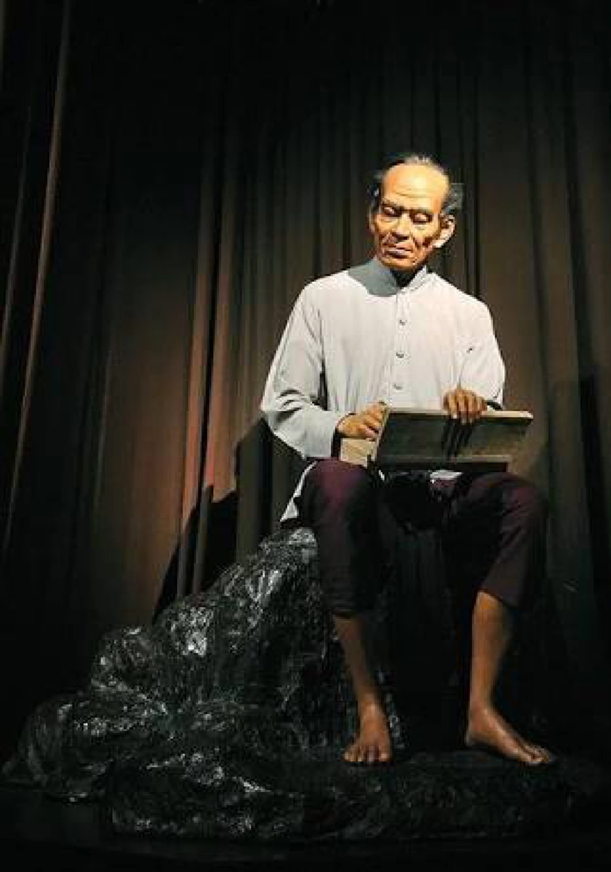 "ขอเป็นขัารองบาททุกชาติไป" คำคมสุดฮิต!!! ใครเป็นผู้คิดเขียน ...ด้วยจุดประสงค์ใด?