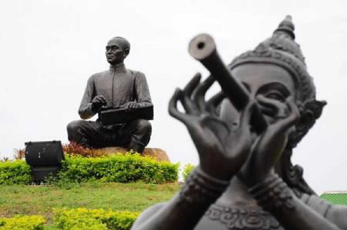 "ขอเป็นขัารองบาททุกชาติไป" คำคมสุดฮิต!!! ใครเป็นผู้คิดเขียน ...ด้วยจุดประสงค์ใด?