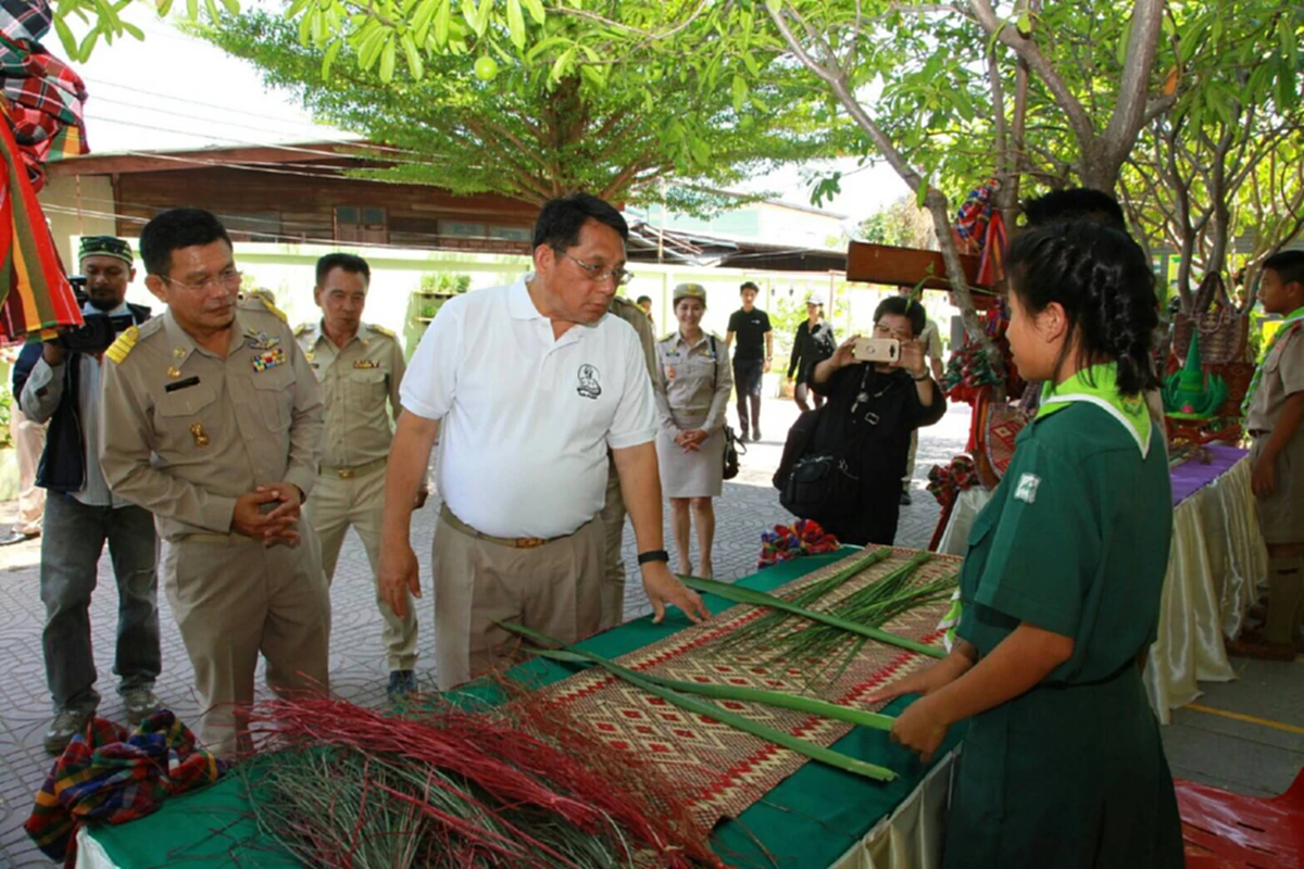 อธิบดีกรมส่งเสริมการปกครองท้องถิ่น นำคณะผู้บริหารกรมส่งเสริมการปกครองท้องถิ่น เข้าเยี่ยมชมศูนย์การเรียนรู้ธนาคารขยะรีไซเคิลเพื่อสิ่งแวดล้อมฯ