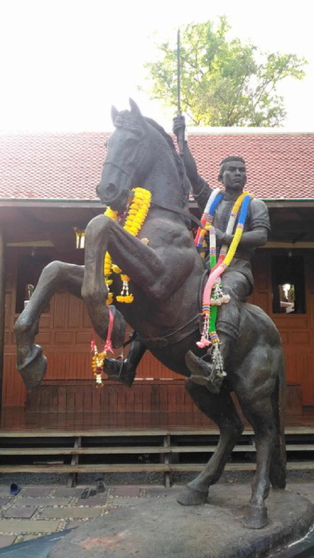 "ขุนแผน"..หรือ "พระยากาญจนบุรี"..มีอะไรดี? เป็นที่กล่าวขวัญถึง! นอกจากอาวุธคู่กาย"ดาบฟ้าฟื้น-ม้าสีหมอก-กุมารทอง"...(มีรายละเอียด)