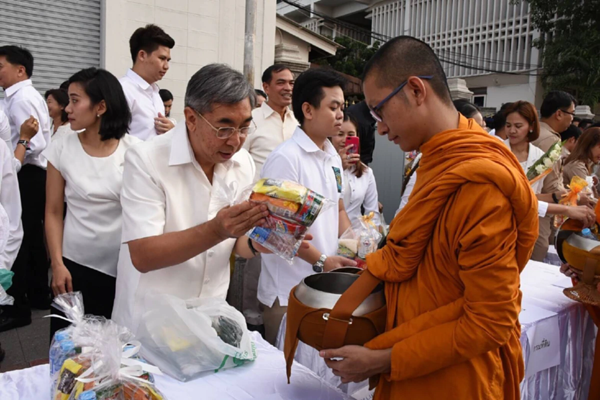 กรมส่งเสริมการปกครองท้องถิ่น  จัดกิจกรรม \"ตักบาตรพระสงฆ์ เพื่อบำเพ็ญกุศลฉลองพระชนมายุ 90 พรรษา สมเด็จพระสังฆราช สกลมหาสังฆปรินายก\"