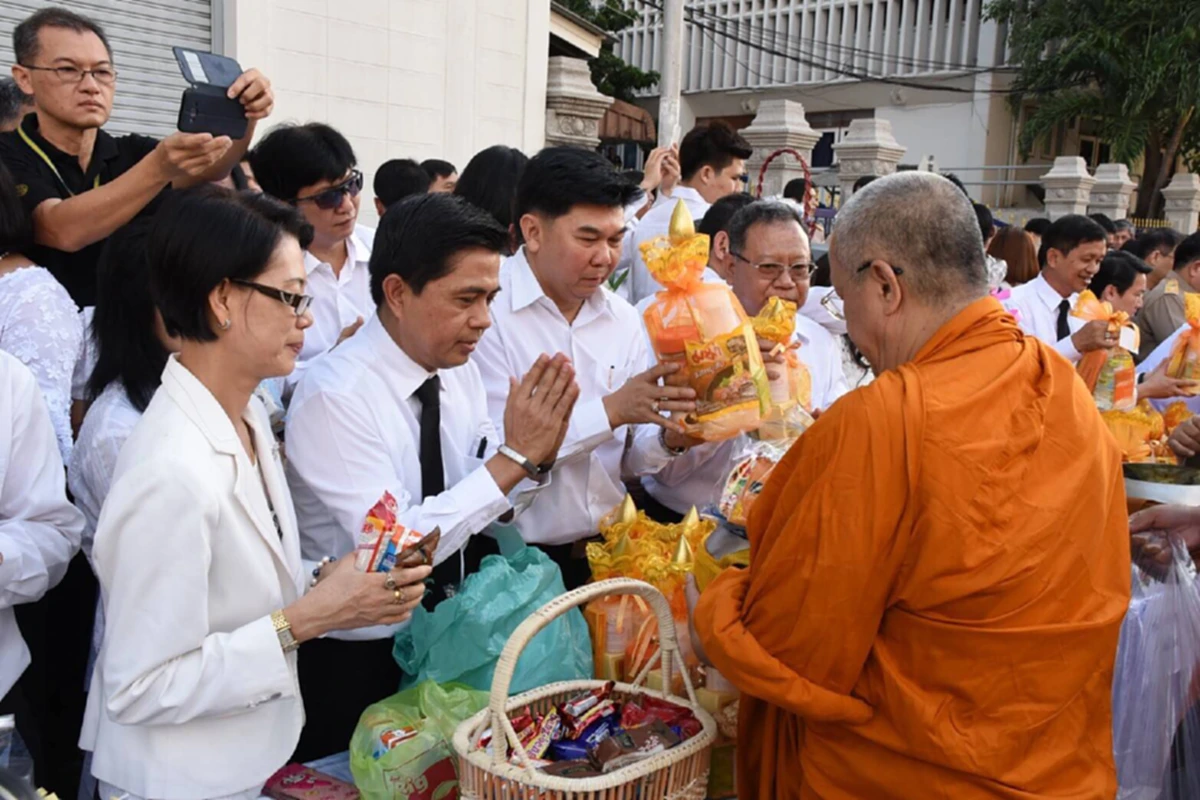 กรมส่งเสริมการปกครองท้องถิ่น  จัดกิจกรรม \"ตักบาตรพระสงฆ์ เพื่อบำเพ็ญกุศลฉลองพระชนมายุ 90 พรรษา สมเด็จพระสังฆราช สกลมหาสังฆปรินายก\"