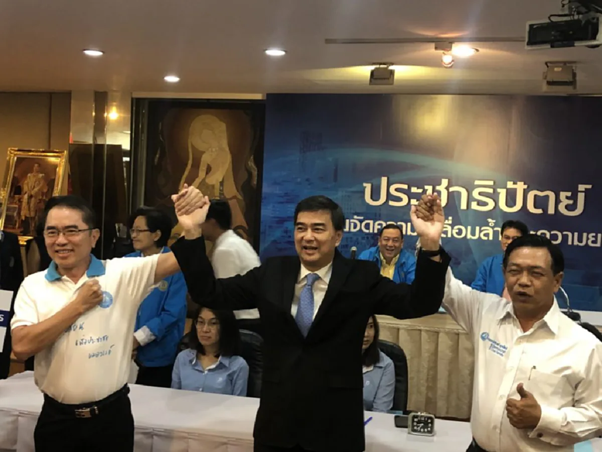 ประชาธิปไตยสุจริต..? \"มาร์ค\" ยันชัด!! ไม่เอา \"บิ๊กตู่\" ไม่ร่วม \"ทักษิณ\" วาดฝัน แกนนำรบ. เท่านั้น!!