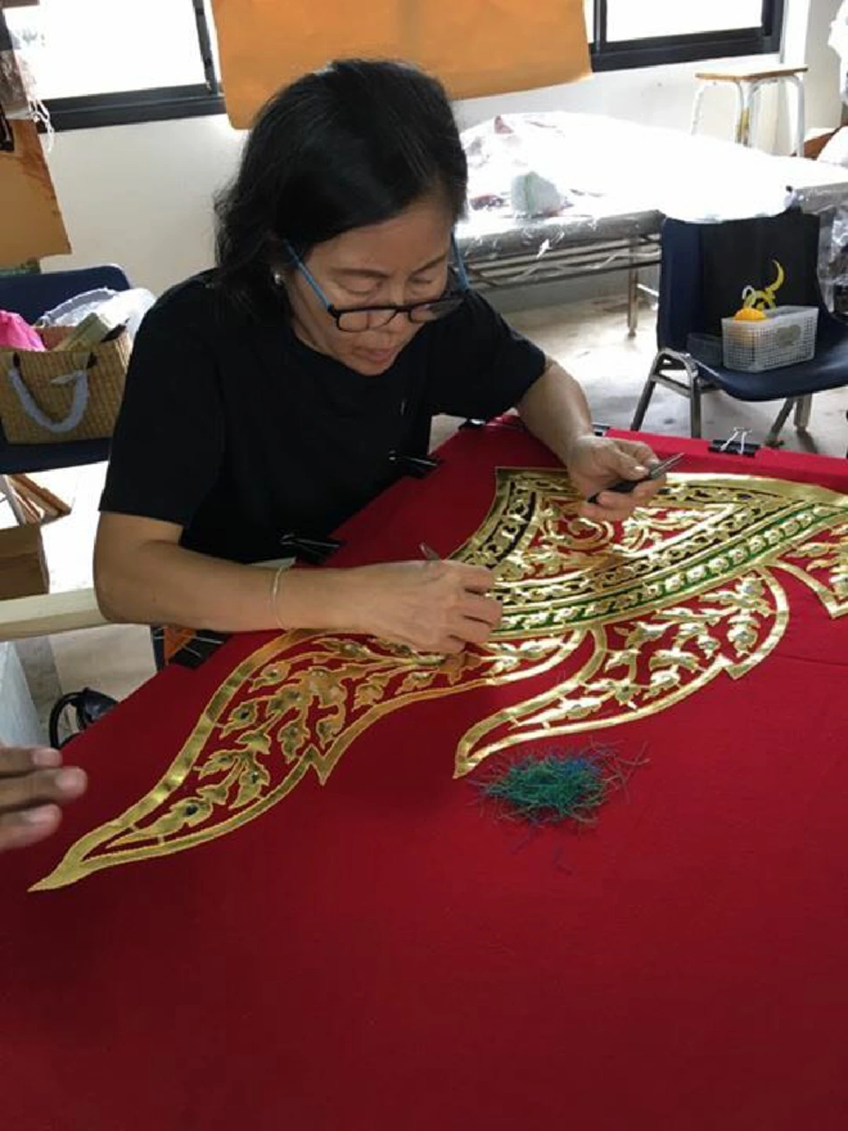 งานประณีตศิลป์ !!!! "ทองแผ่นลวด"  ส่งผ่านด้วยหัวใจแห่งความจงรักภักดี ด้วยฝีมืออันประณีต เพื่อ "ในหลวงรัชกาลที่9"