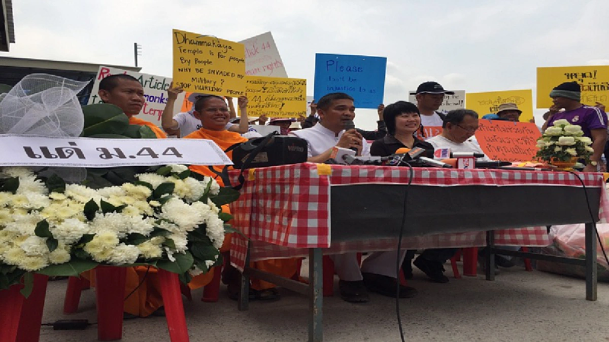 ฟ้องชาวโลกใช่มั๊ย!! "ธรรมกาย" เตรียกรุกคืนรอบ 2 ใช้สามเณรบิณบาตรยกเลิกม.44 - ตักบาตรข้าวสาร อาหารแห้ง