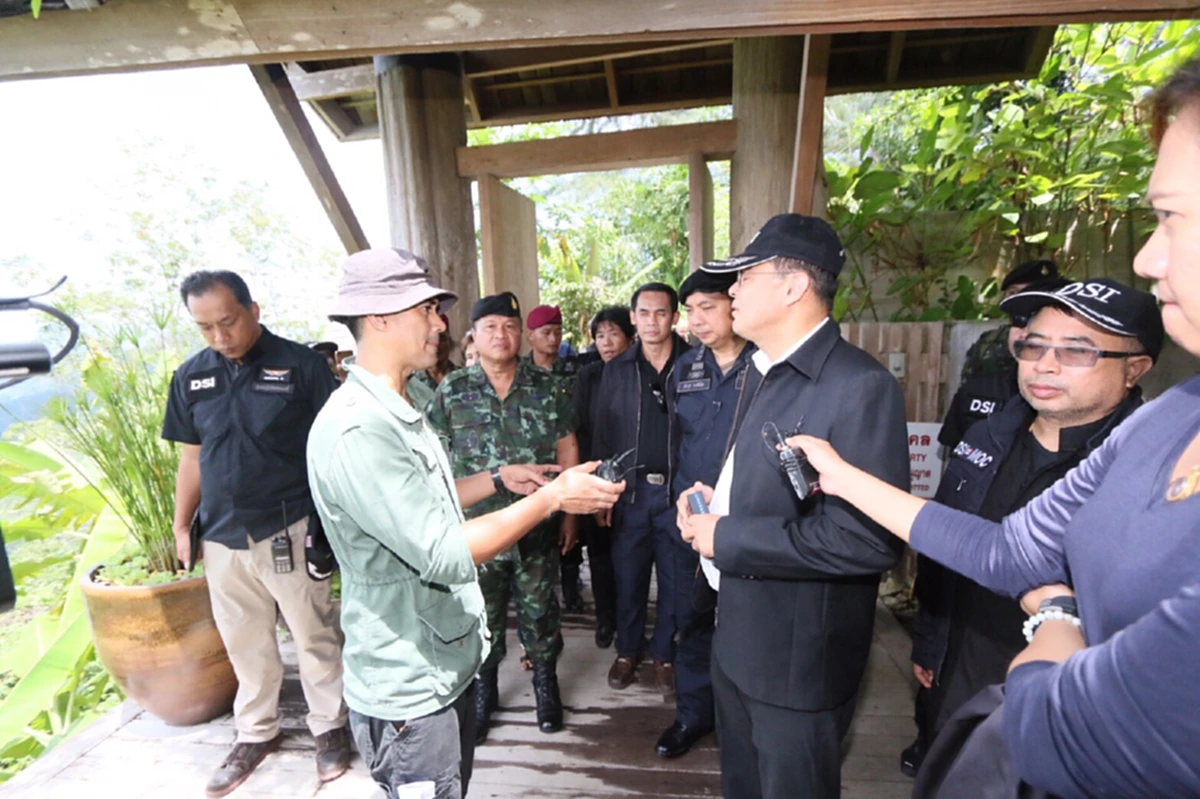 ค้นทุกตารางนิ้ว !?!?  "ดีเอสไอ" บุกคฤหาสน์ บนเขาพังงา ...สุดอลังกาล แถมทำผิดบุกป่าสงวน เจ้าหน้าที่ไปอยู่ที่ไหน ( รายละเอียด)