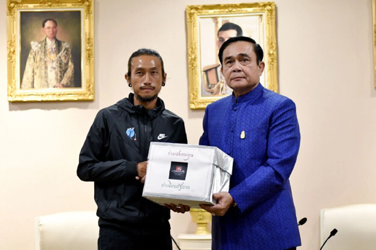 ปลื้มปริ่มแทน!!! เมื่อซุปตาร์ "อั้ม พัชราภา" เอ่ยปากฝากข้อความถึง "ตูน บอดี้สแลม" เดี๋ยวจะใส่ชุดวิ่งไปหา ทำชาวเน็ตกดไลค์รัวๆ!!! (มีคลิป)