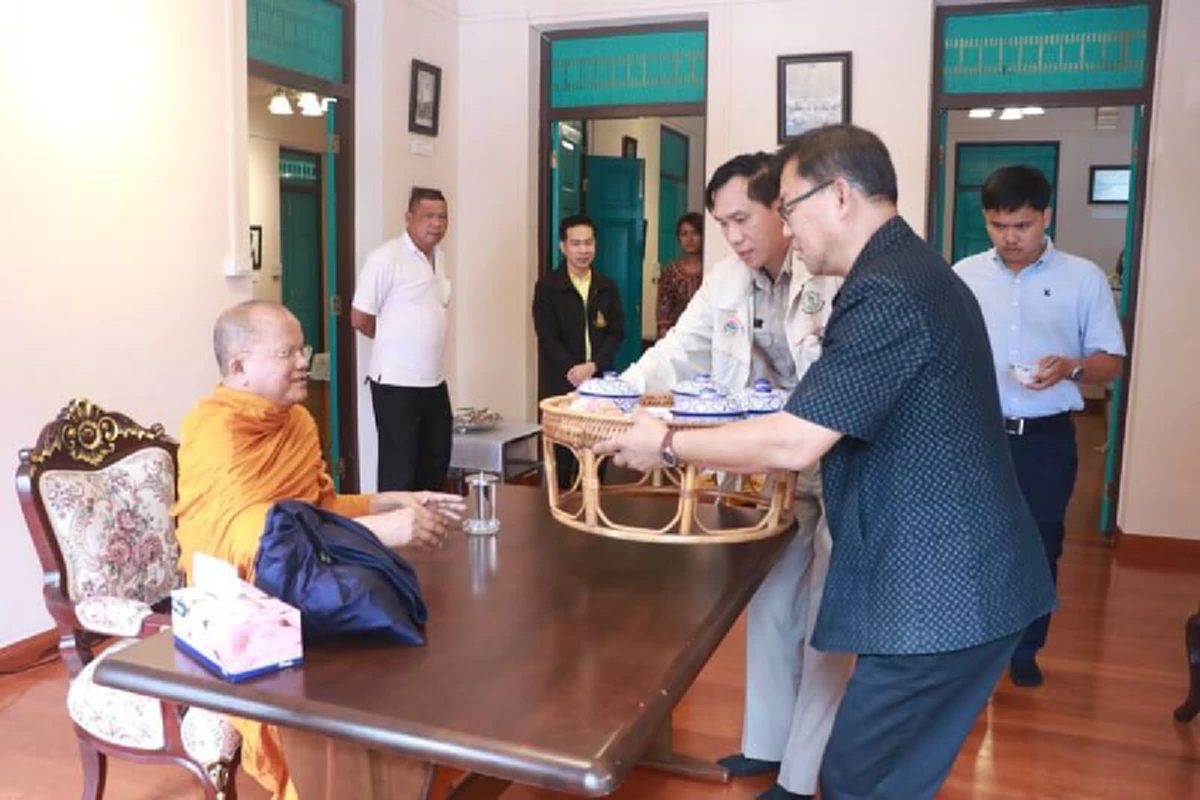 กรมส่งเสริมการปกครองท้องถิ่น ร่วมถวายภัตตาหารเพลและฟังธรรมเทศนา ในโครงการเปิดอาคารสุวัทนา