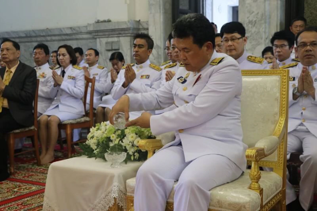 สถ. ถวายผ้าพระกฐินพระราชทาน วัดโสธร ยอดเงินร่วม 3 ล้านบาท