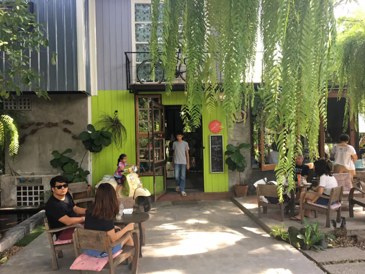 บ้าน ๑,๐๐๐ไม้ cafe&farm   ร้านกาแฟตามรอยในหลวง  สวรรค์ของคนรักต้นไม้ สวนสนุกของทุกคนในครอบครัว