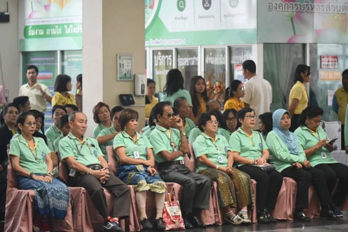 อธิบดี สถ. เปิดธนาคารคัดแยกขยะประกันชีวิต อบต.บางบัวทอง ยกเป็นโมเดลแก้วิกฤติขยะ “เปลี่ยนขยะให้เป็นเป็นหลักประกันของครอบครัว”