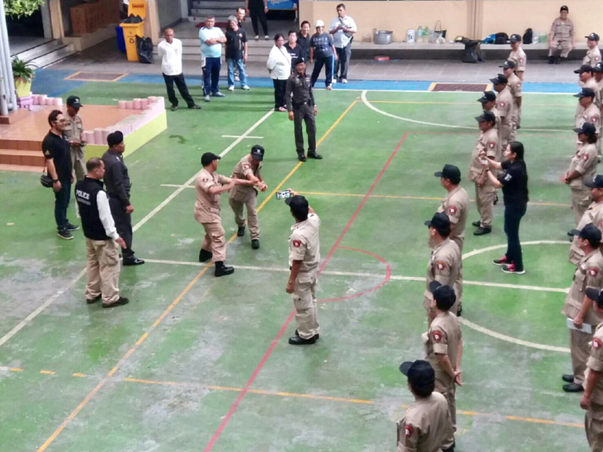 เจอดีแน่ระวังไว้!ตร.และ อส.!!สน.วัดพระยาไกร เดินหน้าเต็มสูบเสริมเขี้ยวเล็บ