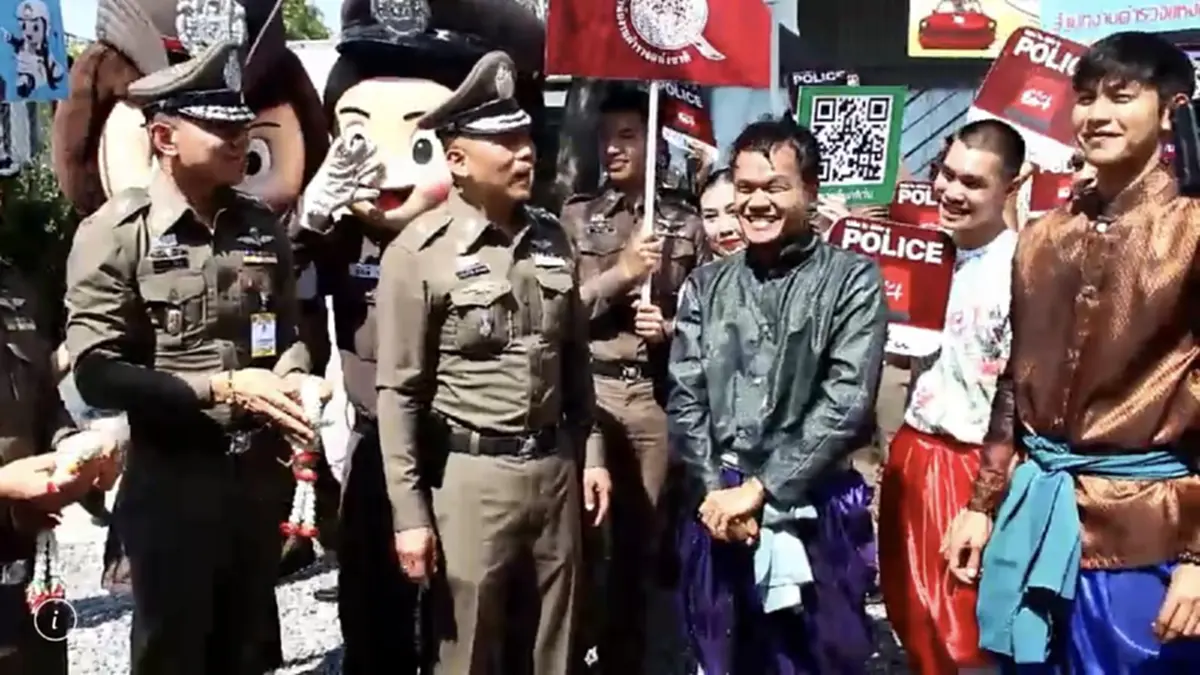 "รองผบ.ตร." ดึง "บี้ เดอะสกา" รณรงค์เล่นน้ำอย่างสุภาพ พร้อมทดสอบตู้แดง QR CODE รับแจ้งเหตุผ่าน POLICE I LERT U (มีคลิป)