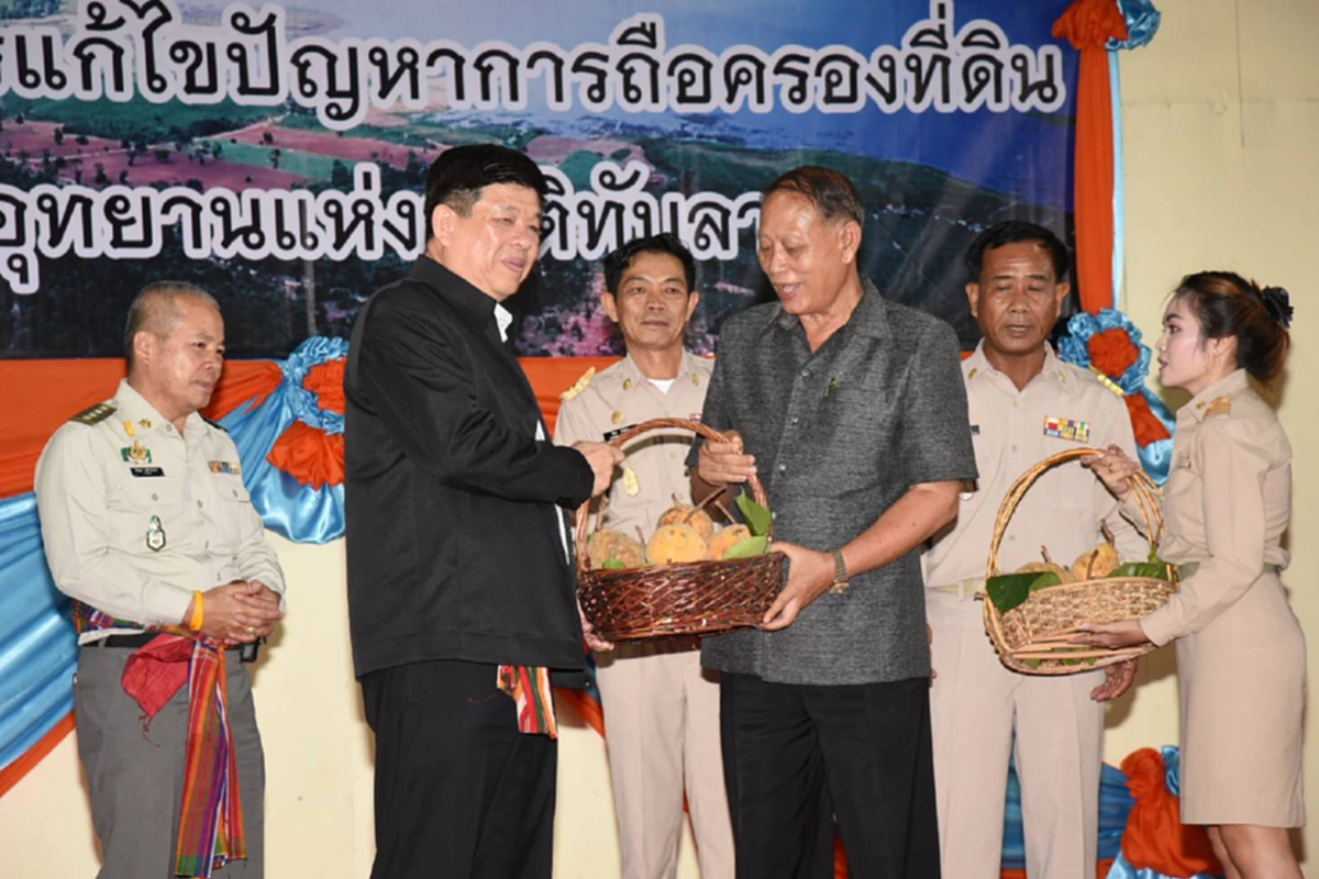 "พล.อ.สุรศักดิ์" รมว.ก.ทรัพยากรธรรมชาติและสิ่งแวดล้อม พบประชาชนหารือ-รับฟัง แก้ไขปัญหาการถือครองที่ดินในพื้นที่อุทยาน!!!