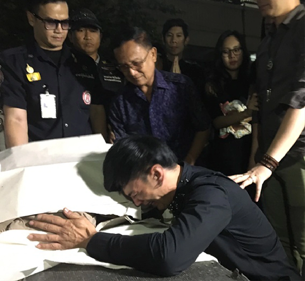 "ตอนซาวด์เช็คพี่ยังแซวผมอยู่เลย" ช็อก !! สะเทือนอารมณ์ มือกีต้าร์ร่วมวง "โจ บอยสเก๊าท์" ครั้งแรกและครั้งสุดท้าย...เป็นโชว์ที่สนุกมาก