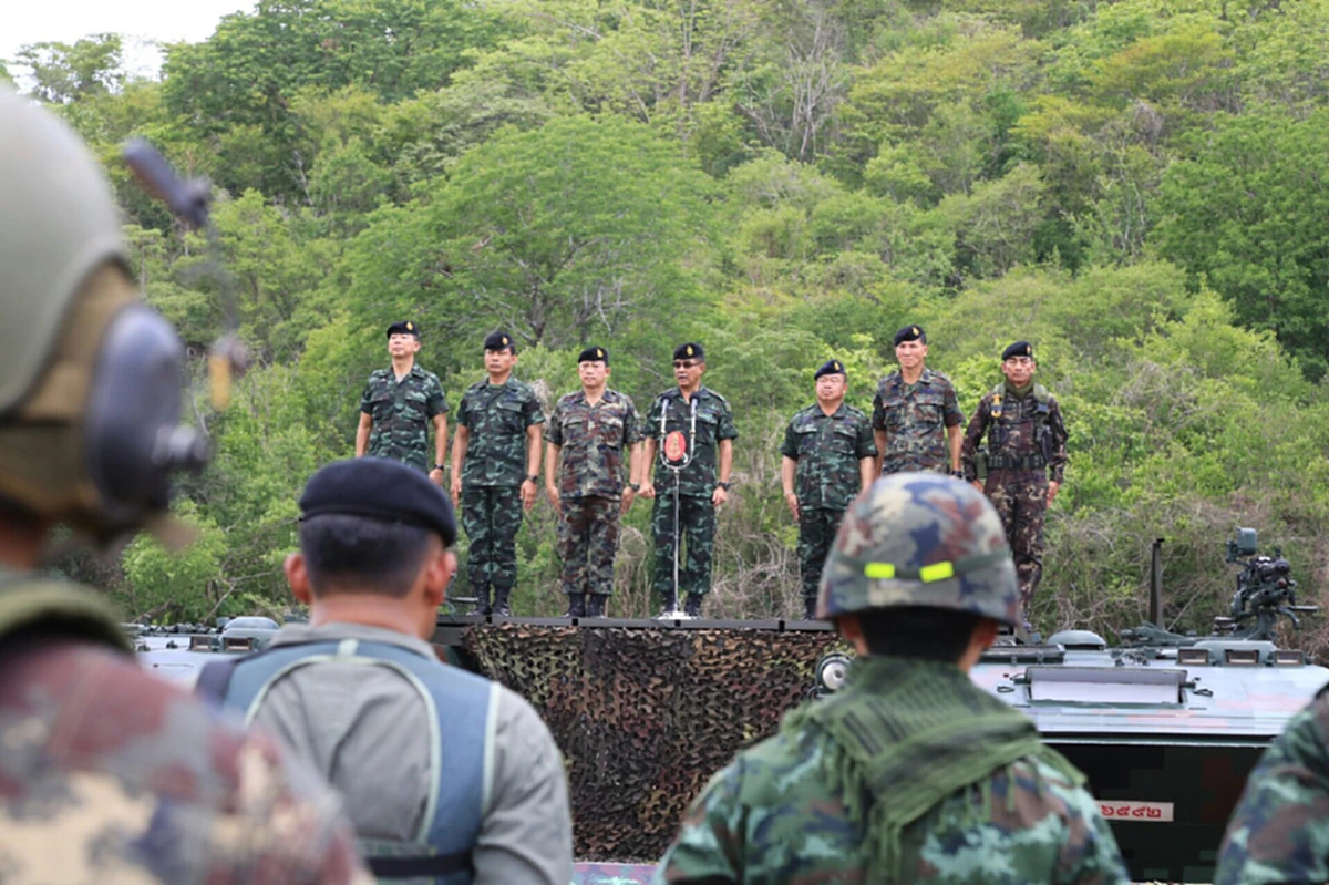 เอาล่ะสิ!!!"บิ๊กเจี๊ยบ" สั่ง ทหาร พร้อมรองรับสถานการณ์ ภายในประเทศและ พร้อมรับภัยคุกคามจากนอกประเทศ เปรย. อะไรก็เกิดขึ้นได้