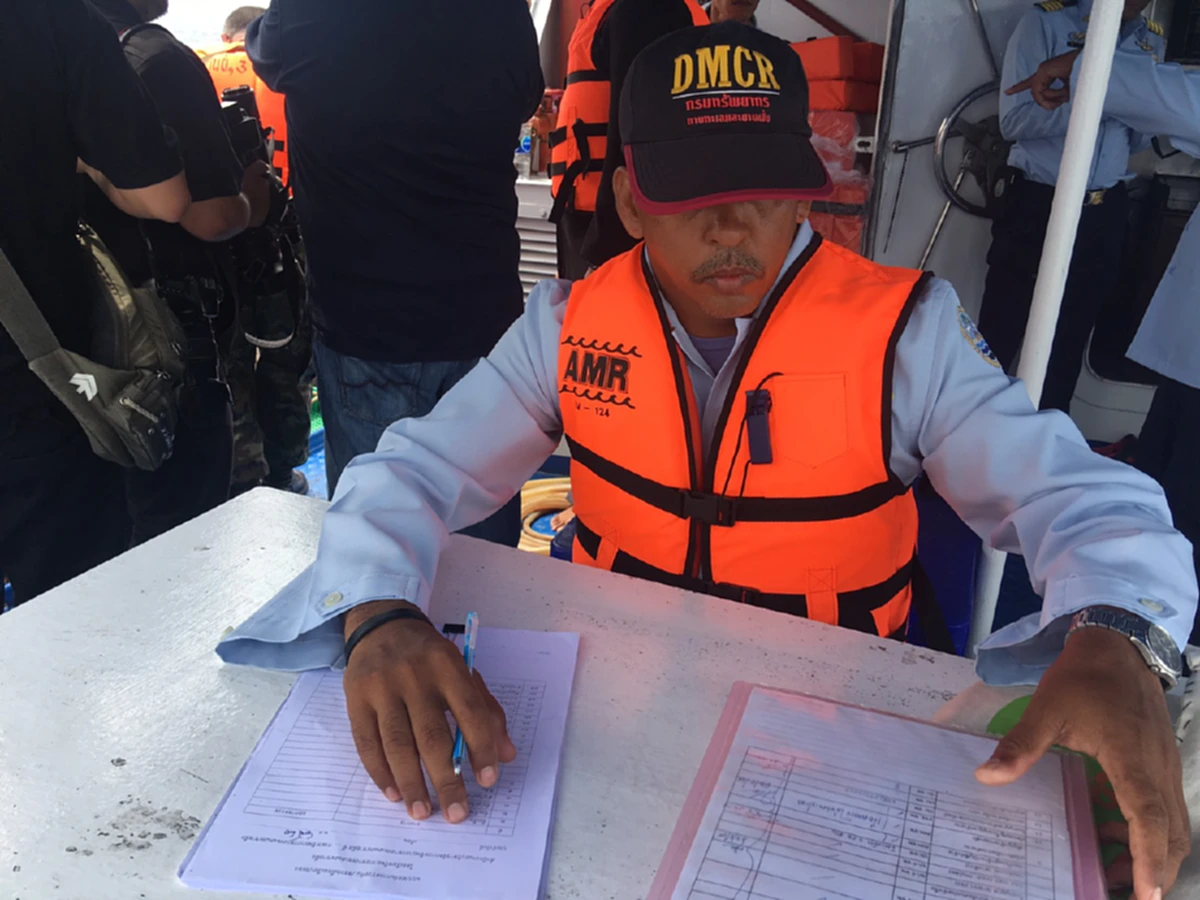 ทช.ลุยทะเล "ชุมพร" ตรวจทำประมงผิดกฎหมาย เผยจับแล้ว 129 คดี ได้ผู้ต้องหา 130 คน หวังไทยหลุดใบเหลืองอียู!!!