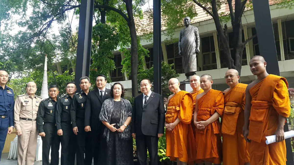 บิ๊กทหาร ใจชื้น !! เห็น"ลุงป้อม" ยิ้ม  เดินคล่องขึ้น  อนุโมทนา ผลบุญกุศลครั้งใหญ่!!...