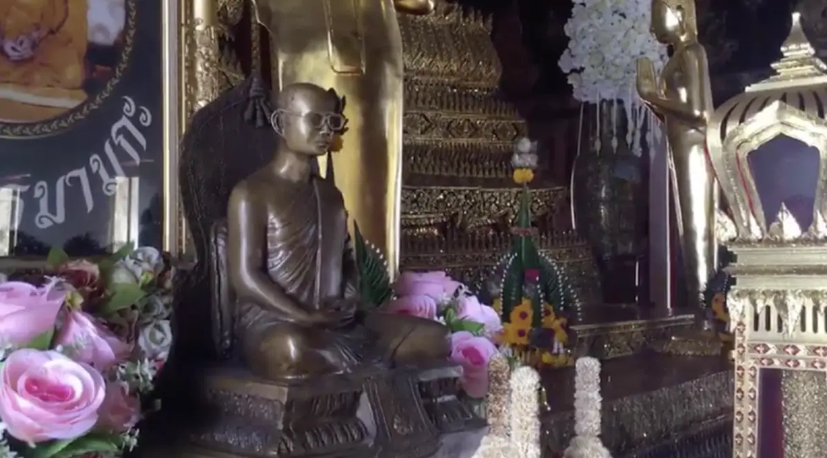 รูปหล่อของพระบาทสมเด็จพระปรมินทร์ทรมหาภูมิพลอดุลยเดชบรมนาถบพิตร รัชกาลที่ 9 