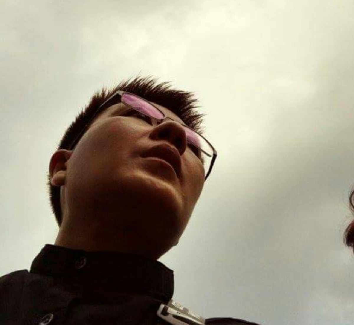 "หล่อสปอต กทม." เปิดวาป!! สาวหล่อใจดีที่เดินแจกธนบัตร 20แบบใหม่รอบสนามหลวง