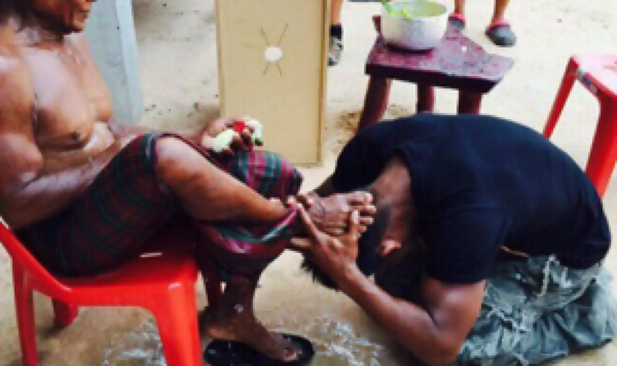 "การขอขมาพ่อแม่"เรื่องสำคัญที่บุตรหลานควรรู้ ทำได้ทุกวันเวลา แสดงออกถึงความสำนึกในบุญคุณของพ่อแม่เป็นสิริมงคลแก่ชีวิตตนเอง..