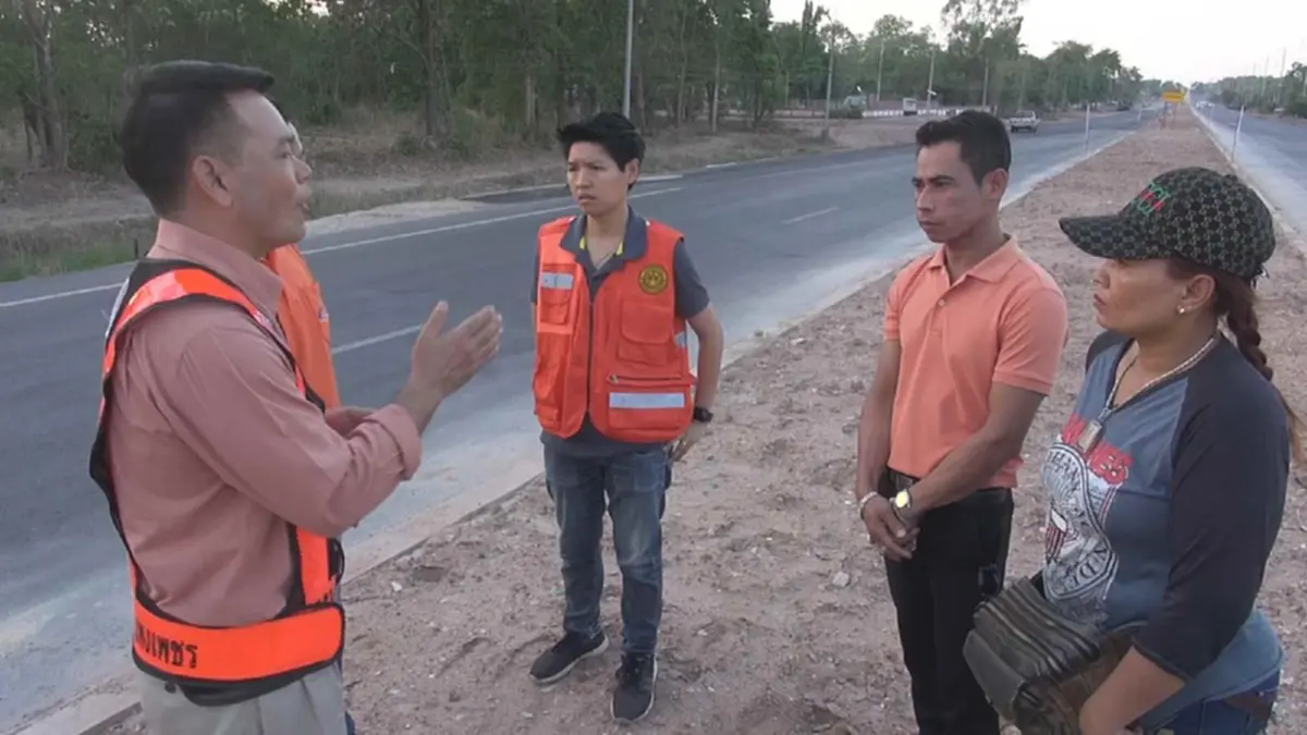 ชาวบ้านรวมตัว  วอน ให้แก้ไข จุดกลับรถ ถนนสร้างใหม่ สาย กำแพงเพชร-พรานกระต่าย อ้าง มันไกลไป