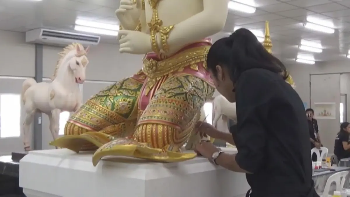 ปราณีตทุกรายละเอียด “ชมคลิป” รูปปั้นประดับพระเมรุมาศ งดงามเสมือนจริง (มีคลิป)