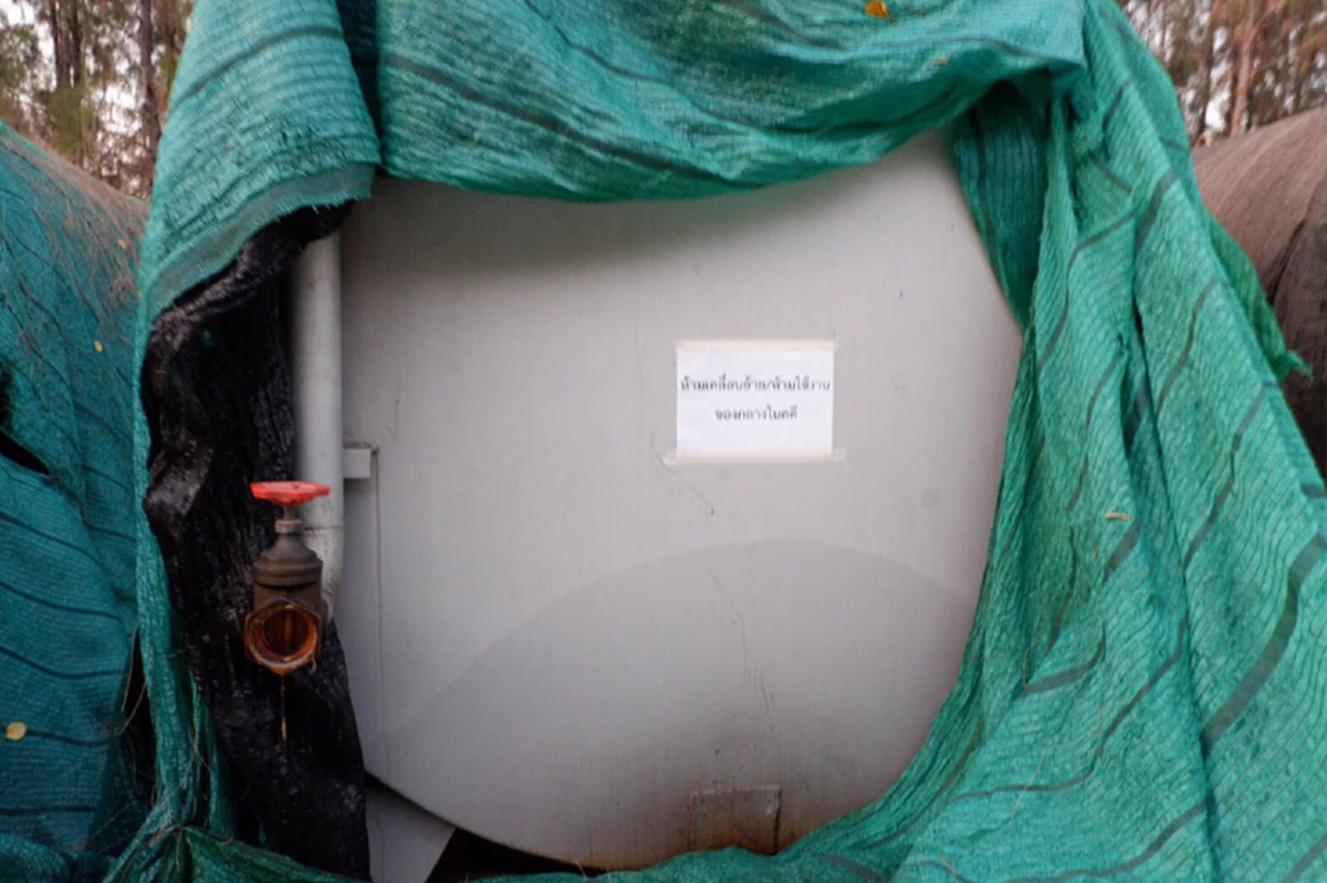 ดีเอสไอเงิบหนัก!! เจอน้ำมันหลายแสนลิตรภายในวัดธรรมกาย?? หลังภารกิจบุกค้น"วัดพระธรรมกาย" ใครเห็นภาพบอกได้คำเดียวว่าเอาเข้าไปได้ยังไง?(ชมภาพ)