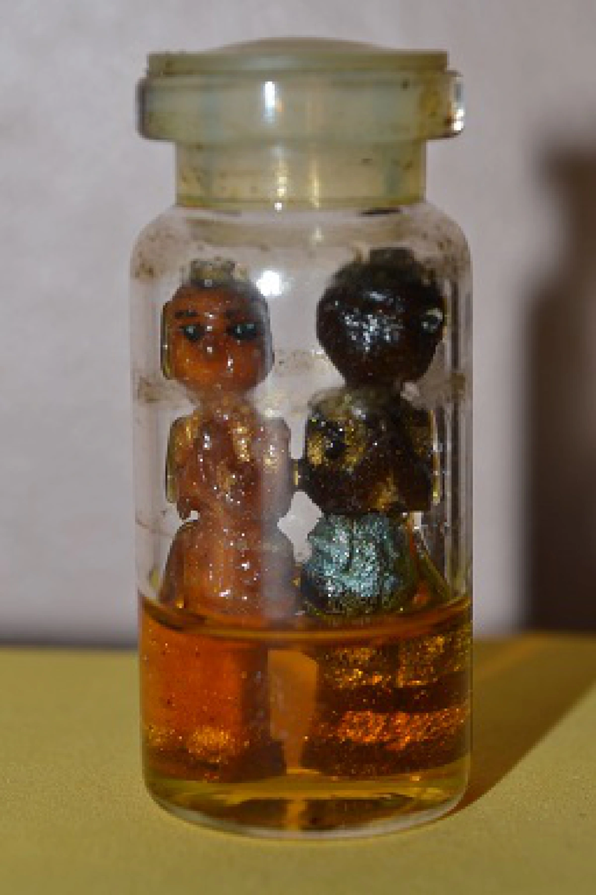 ของดีที่ไม่ควรมองข้าม..เลี้ยงดีดุจดั่งมีชีวิต " รัก ยม "รักแกะด้วยไม้รักซ้อน..ยมแกะด้วยไม้มะยม บรรจุในขวดน้ำมันหอม ดีทั้งเสน่ห์ เมตตา โชคลาภ