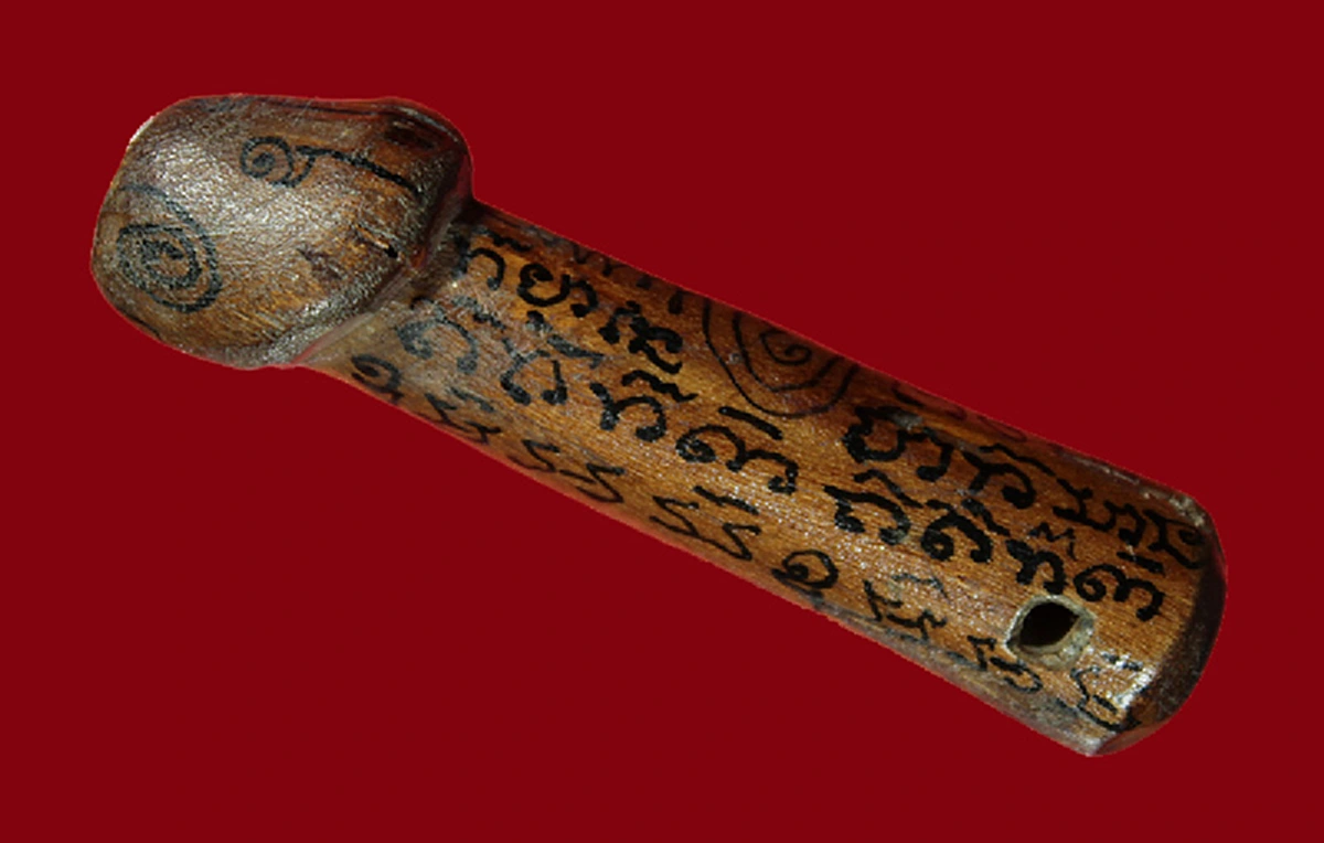 มีพระหลวงพ่อ..แม้แต่กระหรี่แก่ๆ ยังหาผัวได้.."หลวงพ่อสงวน  วัดไผ่พันมือ"ยอดเกจิผู้เชี่ยวชาญผงอิทธิเจ  ทำลูกอมเนื้อผงแจก..หมากัดยังไม่เข้า..