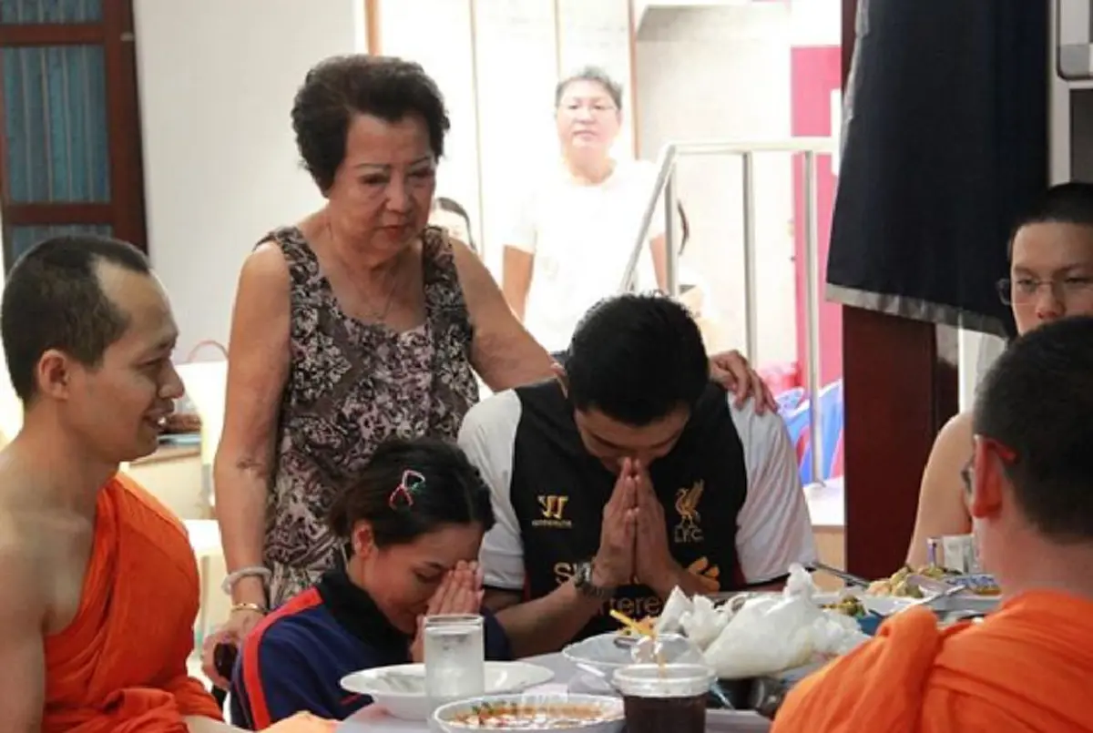 เลือกถูกคน แม่นมากคำทำนายเซียมซีวัดดัง ก่อน "ติ๊ก บิ๊กบราเธอร์" แต่งงาน "ศรราม" จะได้เนื้อคู่ มีครอบครัวที่ดี