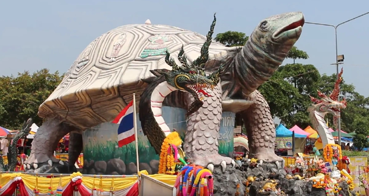 มาแล้วเลขดังพญาเต่างอย!!!ชาวบ้านแห่ไหว้แน่นลานพญาเต่างอยเสียงอื้ออึงเมื่อมีคนฝันว่าพญาเต่างอยไปบอกสองตัวตรง!!งวดนี้เลขอาจมีเบิ้ล