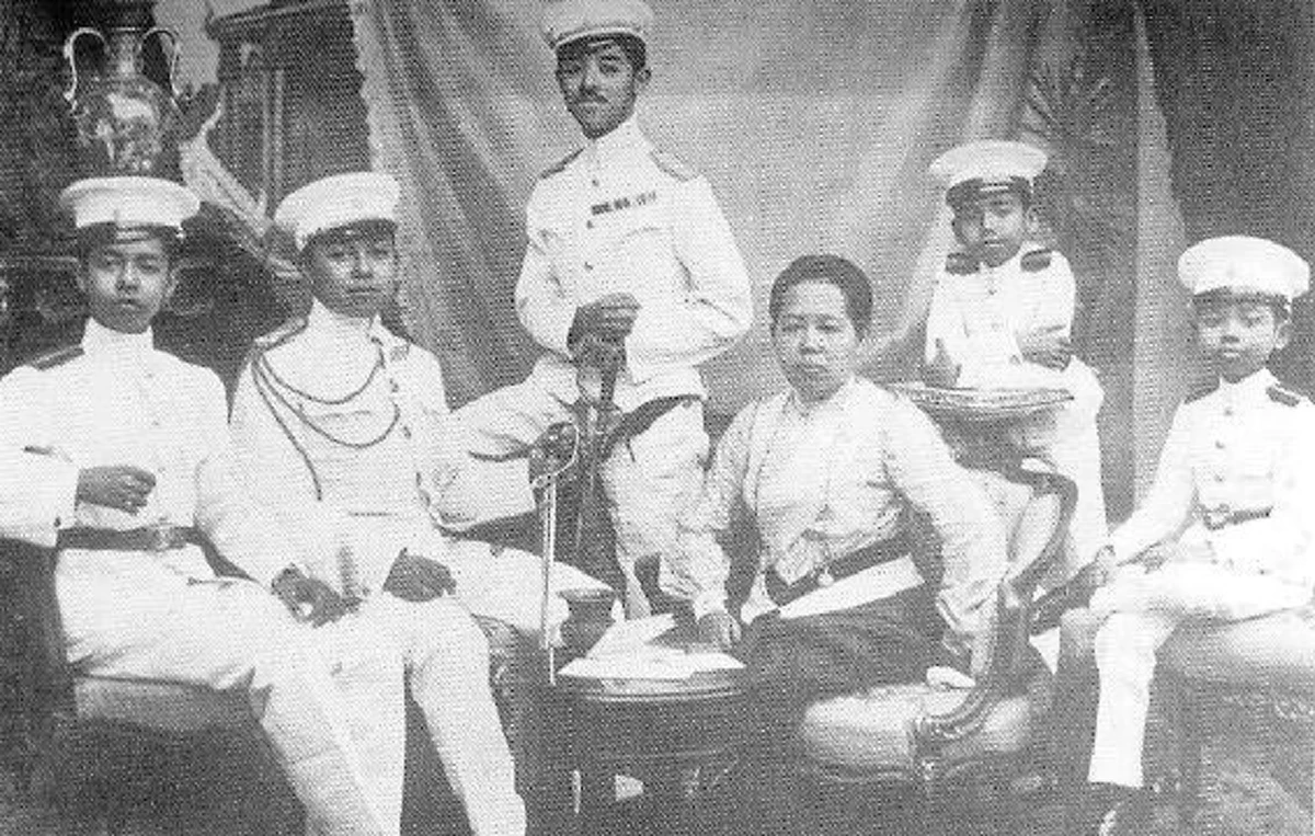 ยอดขัตติยนารี ๓ กษัตริย์!! น้อมรำลึก วันคล้ายวันสวรรคต "พระนางเจ้าเสาวภาผ่องศรี" สมเด็จพระบรมราชินีนาถพระองค์แรก แห่งกรุงรัตนโกสินทร์ !!