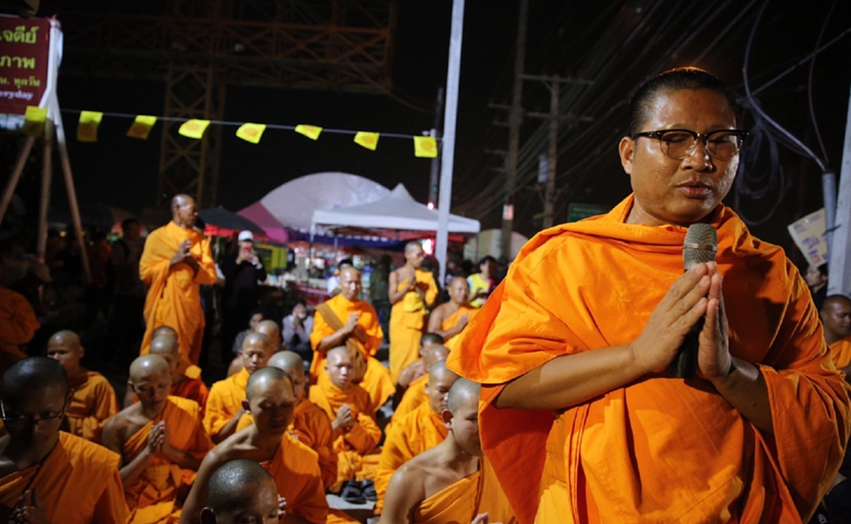 กร่างไม่เลิก!!! "พระธรรมกาย" สาขาโคราช ถึงกับของขึ้น! หลังเจ้าหน้าที่ห้ามไม่ให้เข้าตลาดกลาง ชี้หน้าด่าทอด้วยคำหยาบคาย!!!