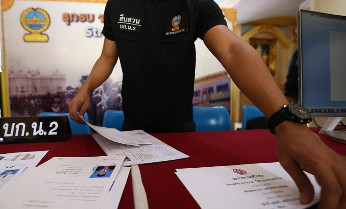 จัดการให้สิ้นซาก!!! ทลายแก๊งค์ "ขายวุฒิปลอม" มีหมด ม.ต้นยันป.โท ราคาเหยียบแสน!!!