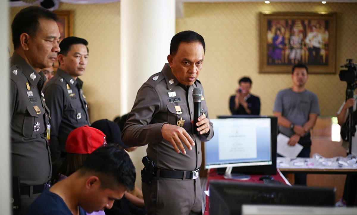 จัดการให้สิ้นซาก!!! ทลายแก๊งค์ "ขายวุฒิปลอม" มีหมด ม.ต้นยันป.โท ราคาเหยียบแสน!!!