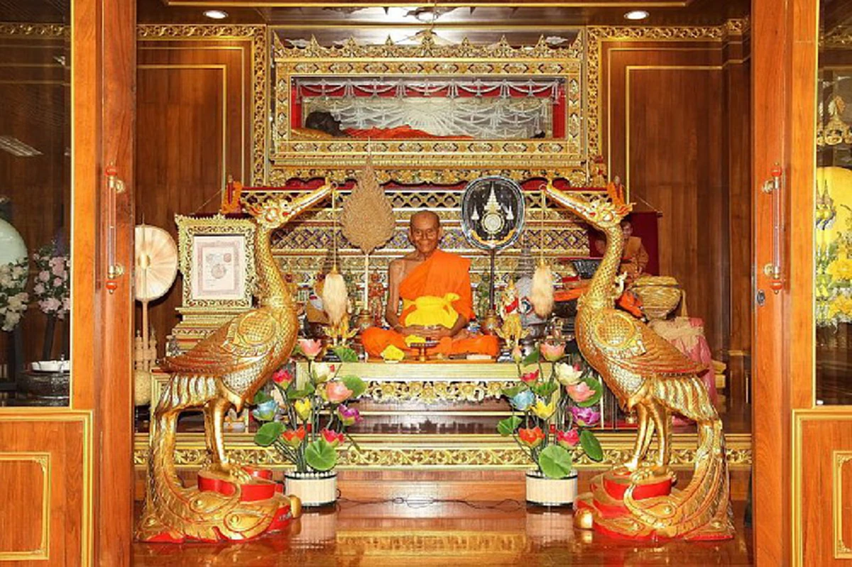 ใครท่องคาถานี้ได้!! 0าถานะเมตตา "หลวงพ่อพูล วัดไผ่ล้อม"ท่านจะนิ่ง พูดน้อย จนได้รับสมญา “ของจริงต้องนิ่งใบ้”