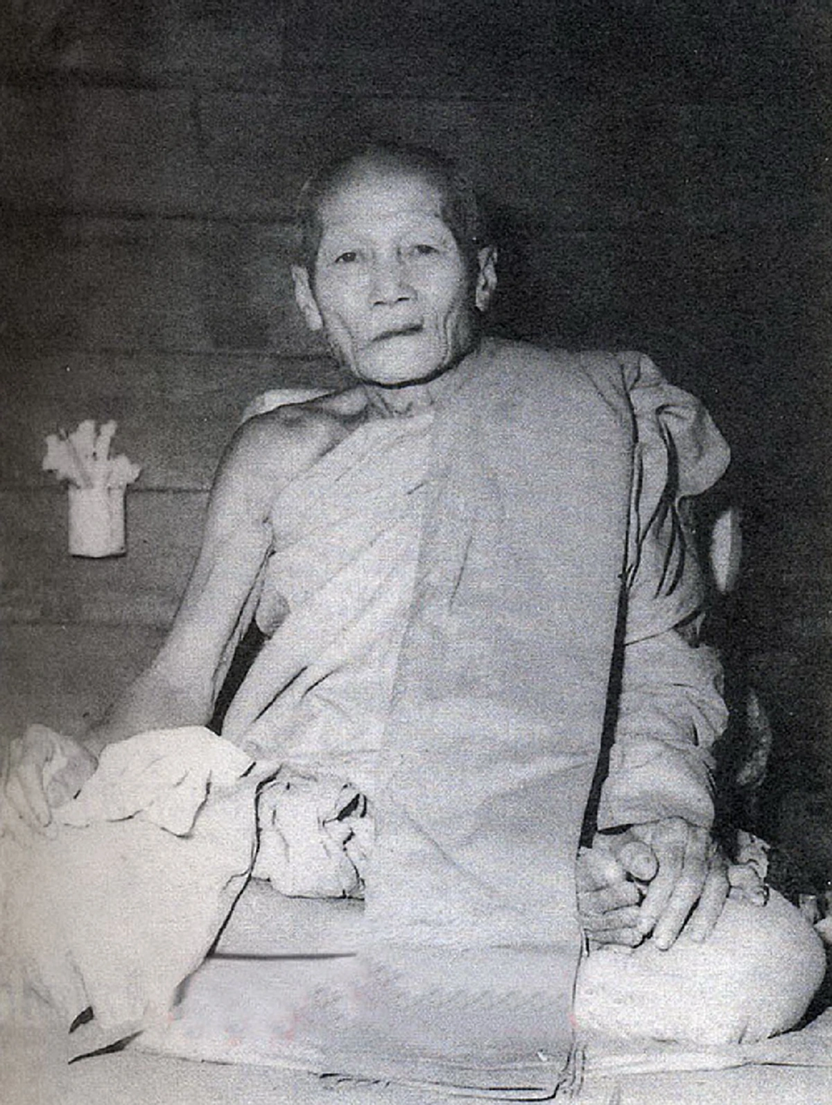 กราบขอขมาแทบไม่ทัน!! จากประสบการณ์ธุดงค์.. "หลวงปู่พรหม จิรปุญโญ" ไขข้อสงสัย...พระพุทธรูปแตกหัก สิ้นความศักดิ์สิทธิ์แล้วจริงหรือ ?!!