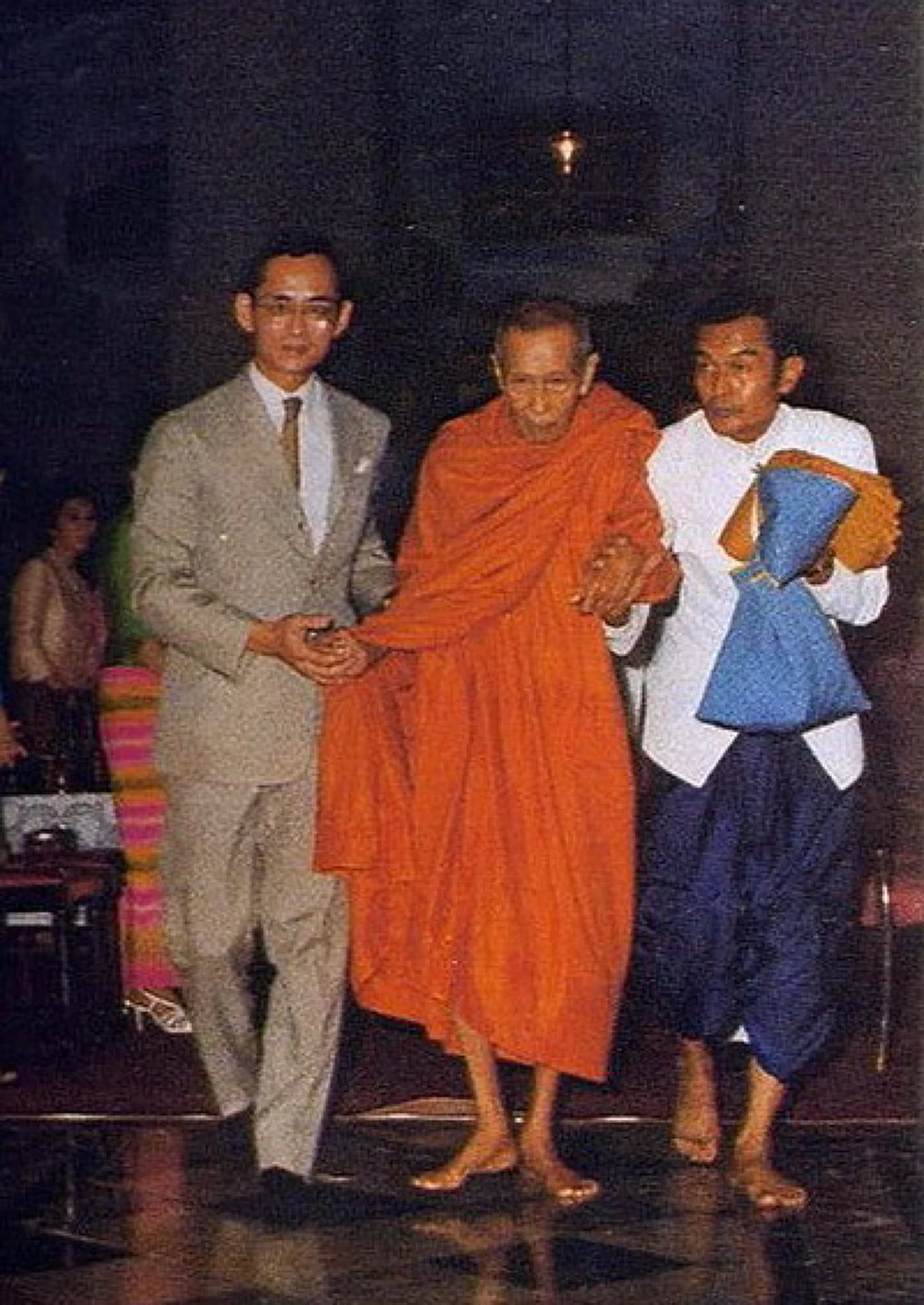 เป็นสาวกต้องกินเจ!! หลวงปู่โต๊ะ นิมิตเห็น "เจ้าแม่กวนอิม" บอกว่า "ให้ฉันเจทุกปี" เผย..ช่วงเทศกาลเจ ท่านจะแต่งชุดพระจีนตอนกลางคืนไปแดนสุขาวดี