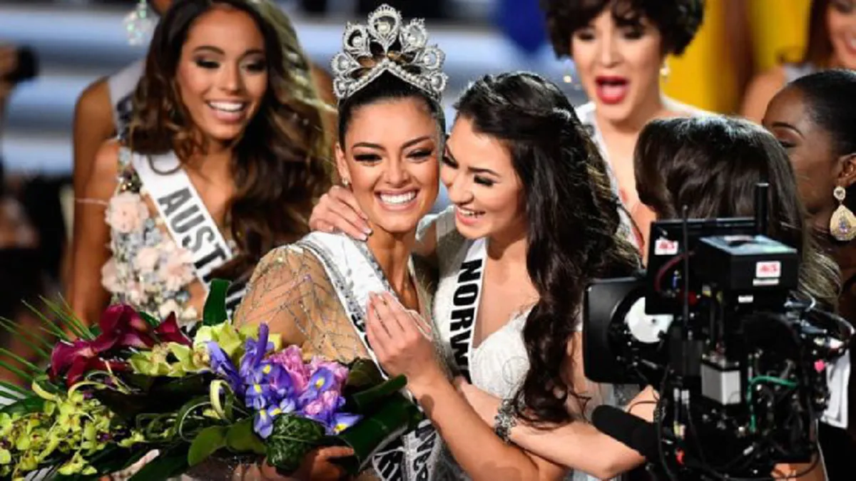 หนึ่งเดียวในโลก!!! สาวงามจากแอฟริกาใต้ "เดมี-เลย์ เนล-ปีเตอร์ส" คว้ามงกุฎ Miss Universe 2017 สวยสมมงแค่ไหนกับการตอบคำถาม!?!